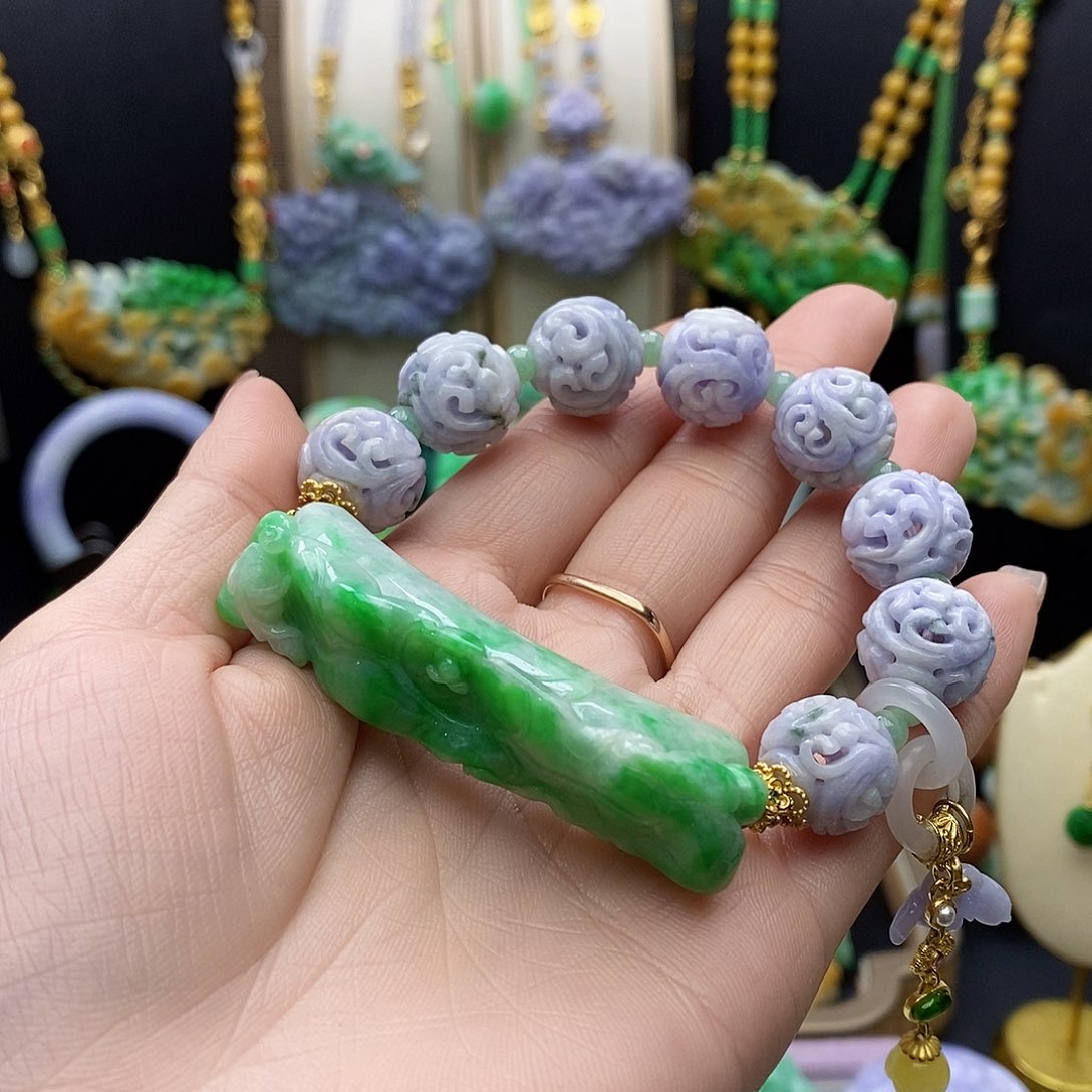 翡翠颈饰未镶嵌天然