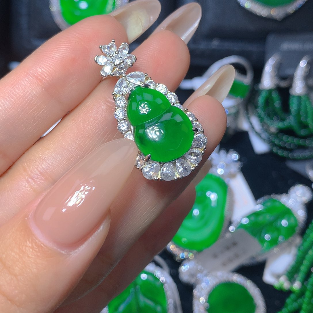 翡翠颈饰银S925镶嵌翡翠