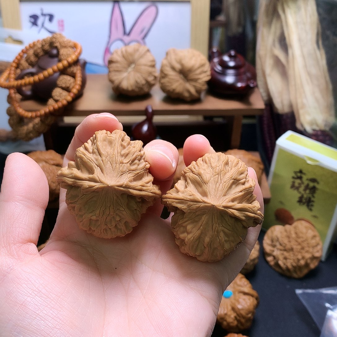 文玩核桃吊坠鸡心42