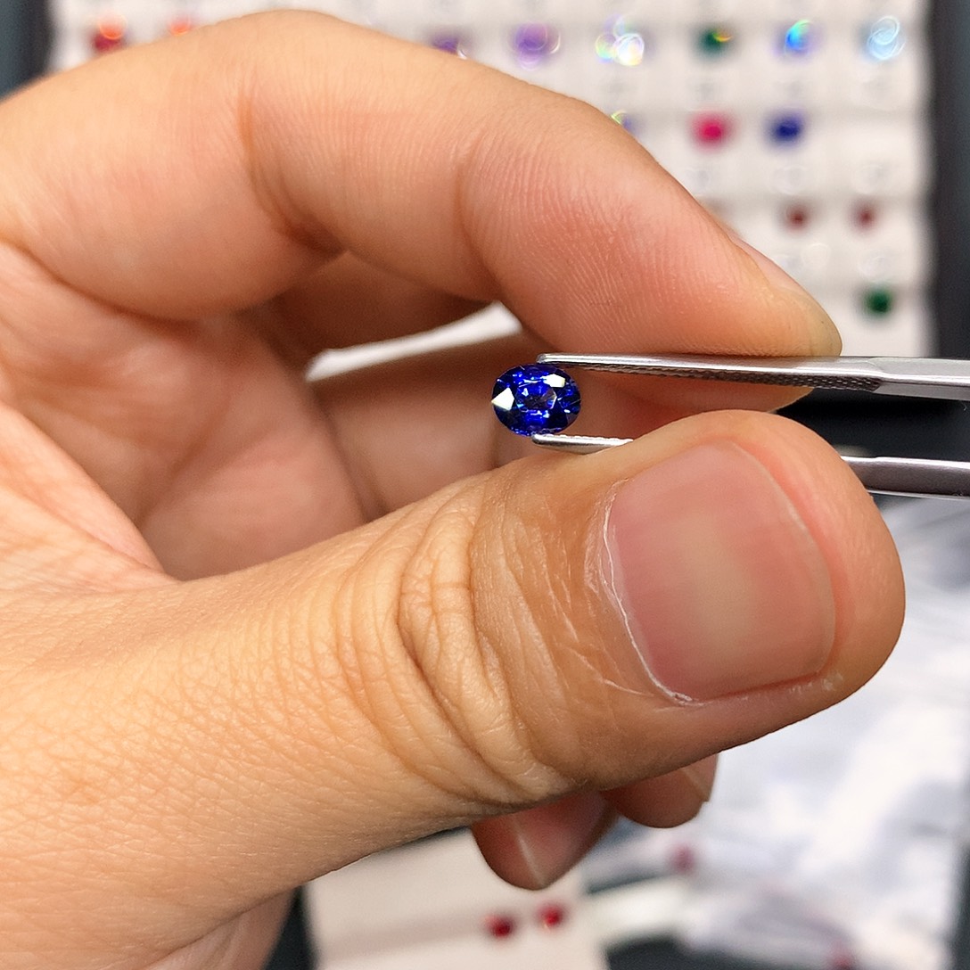 蓝宝石裸石未镶嵌59分皇家蓝