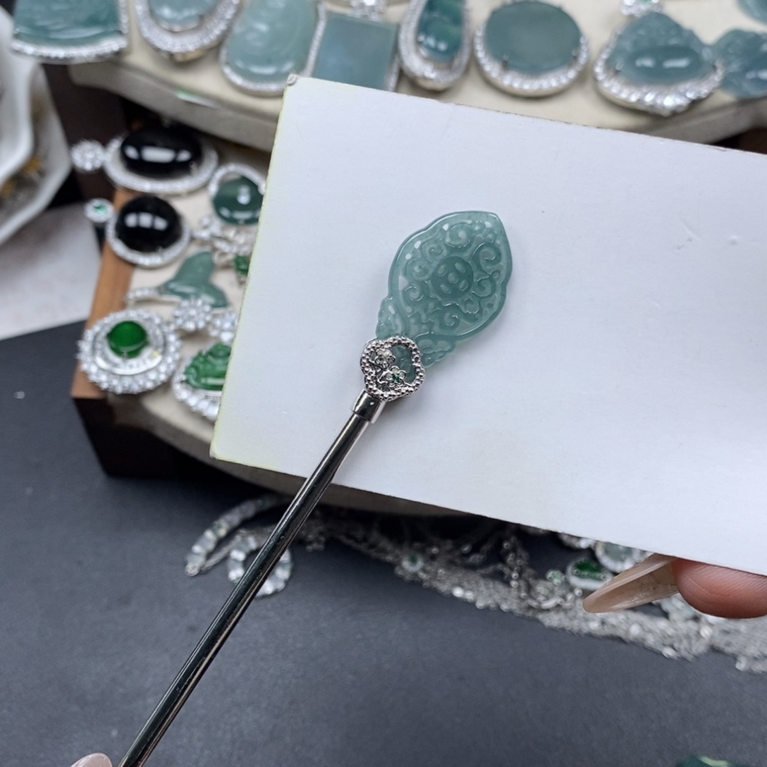 翡翠颈饰未镶嵌翡翠