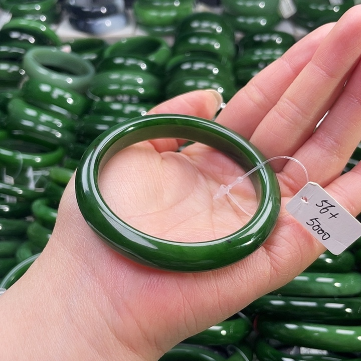 未镶嵌手镯和田玉（碧玉） 辣菠菜 56.5