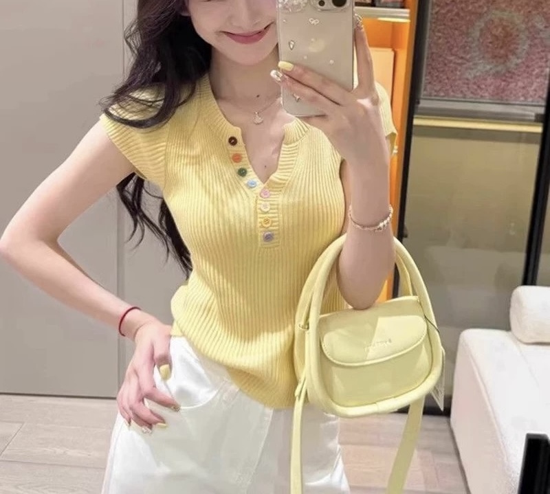 大码女装2025夏季新款时尚百搭半开领彩色纽扣短袖针织上衣女4023