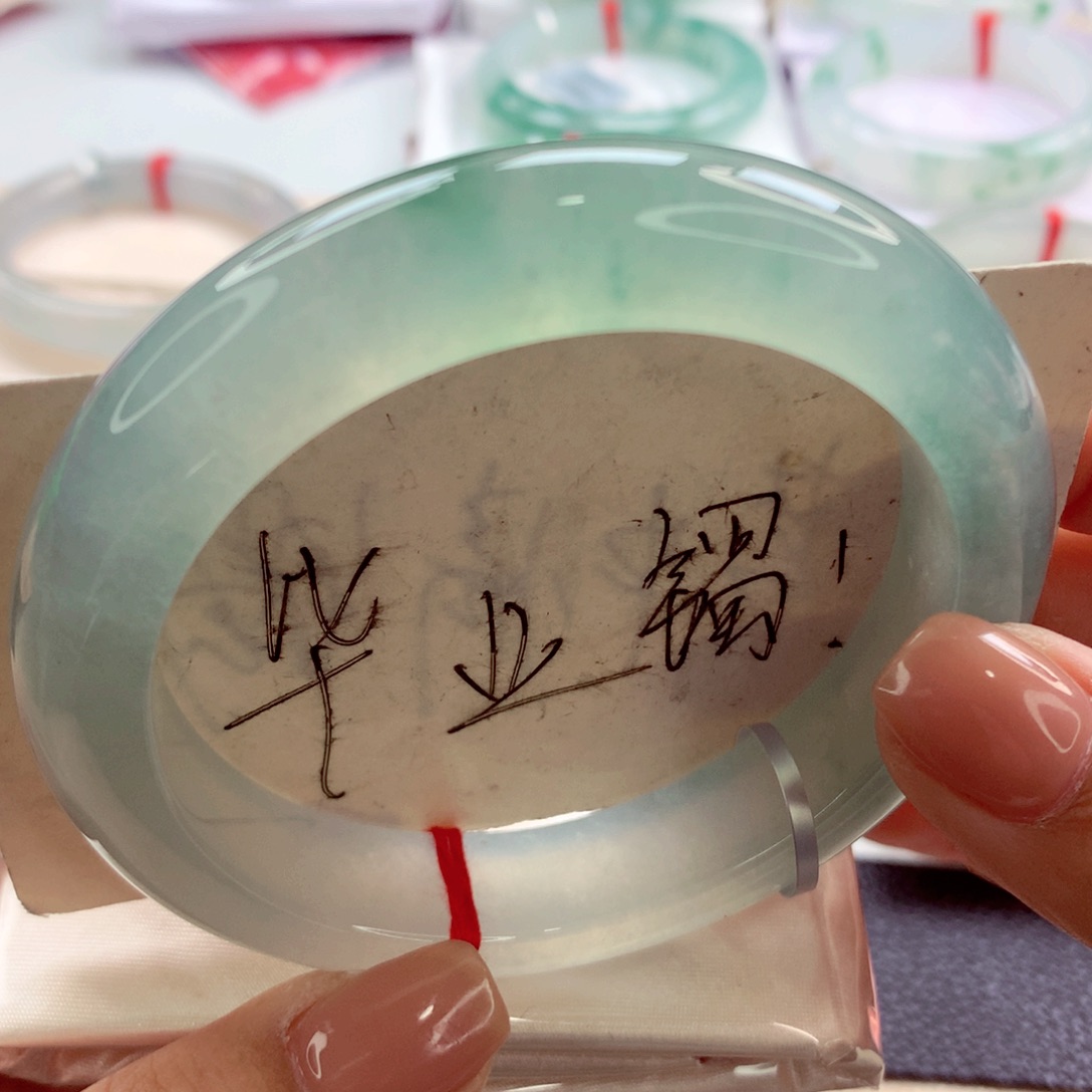 翡翠手镯未镶嵌师妹