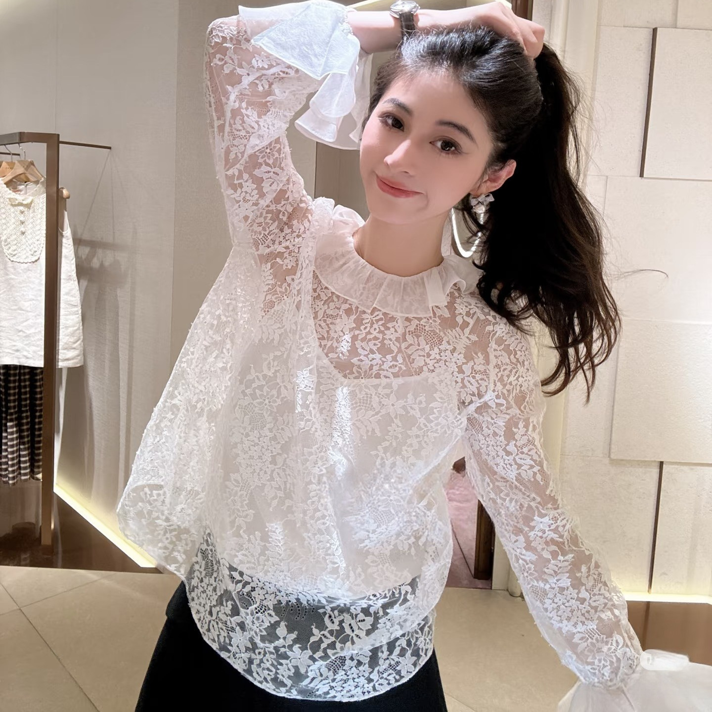 YOYOUNA（甜心蕾丝）法式荷叶领喇叭袖白色蕾丝打底衫25早秋新款