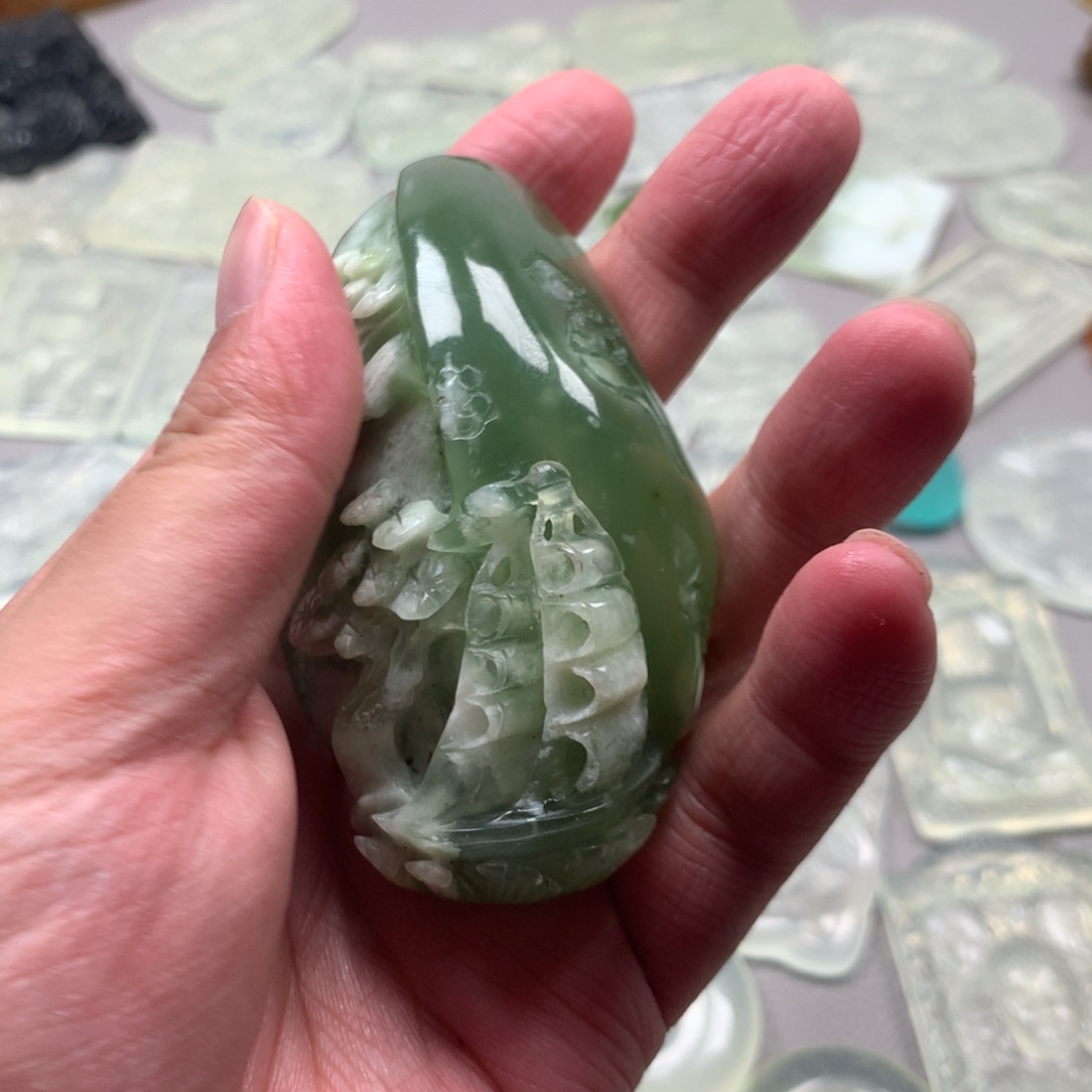 蛇纹石玉颈饰未镶嵌