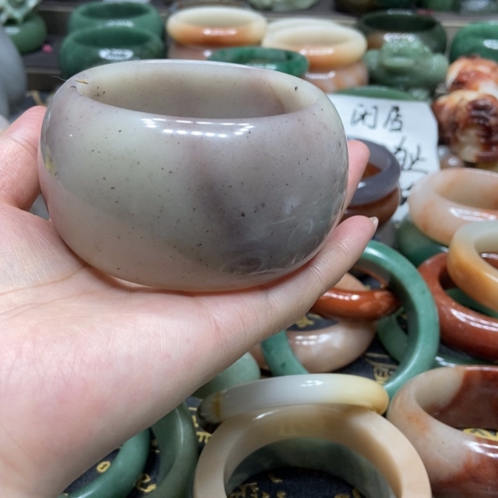 石英质玉手镯未镶嵌