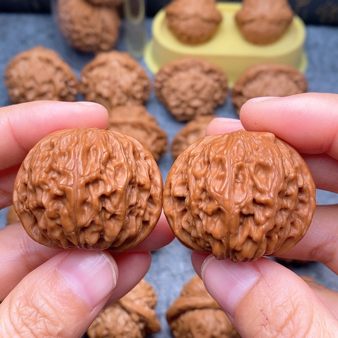 文玩核桃把件红皮山地磨盘38尺精品