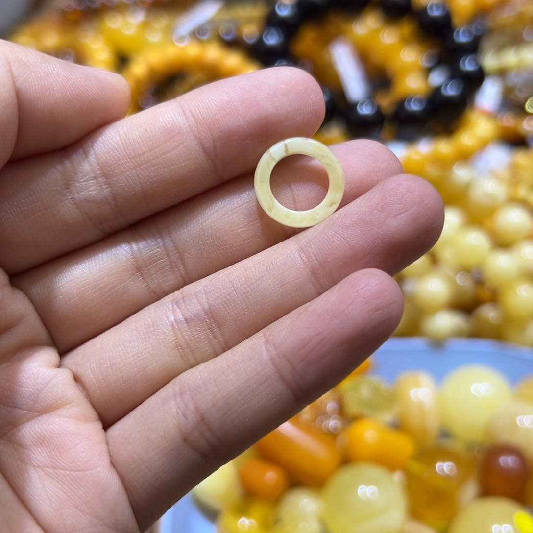 琥珀珠宝奇石未镶嵌