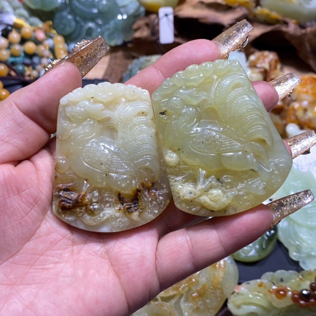 蛇纹石玉颈饰未镶嵌