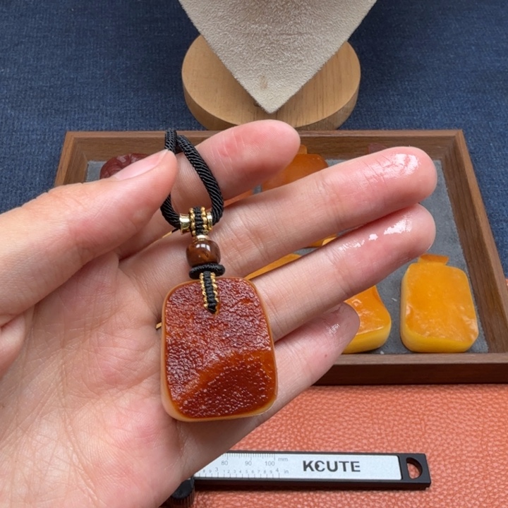 蜜蜡未镶嵌吊坠(赠链)