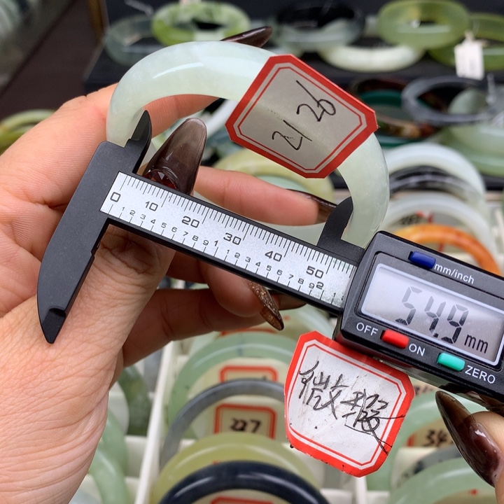 如***筑蛇纹石玉未镶嵌手镯2126