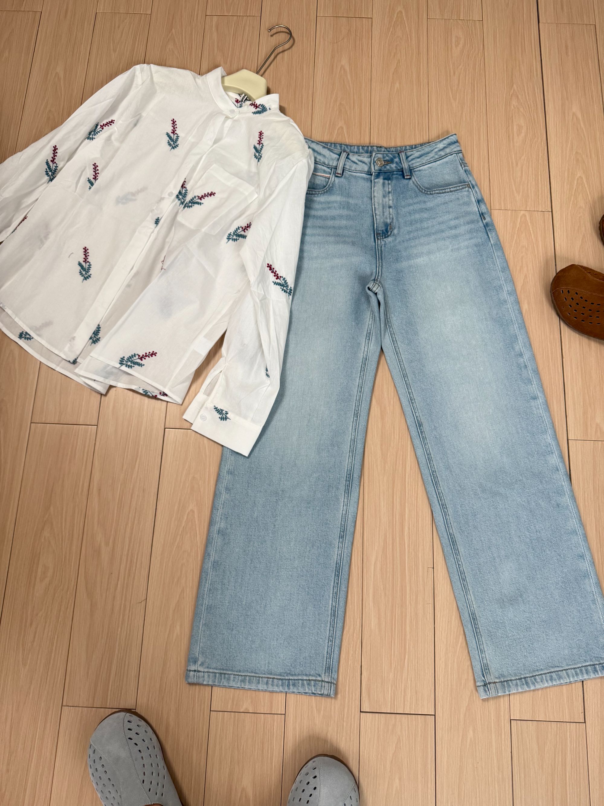 管管家2025秋季清澈浅蓝莱赛尔定制面料超舒适窄版阔腿牛仔裤女