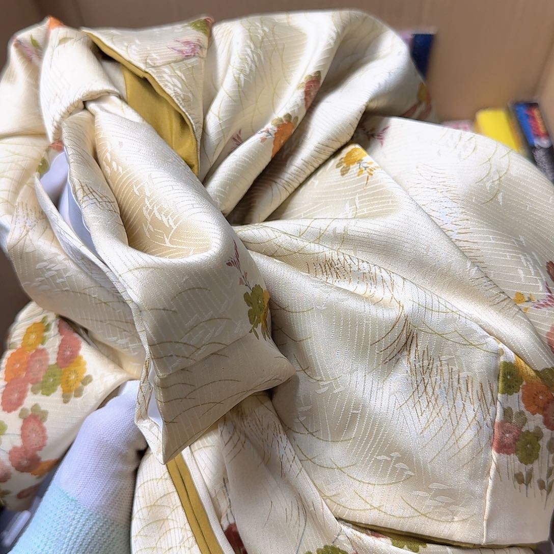 励***哲中古商品，瑕疵品，不保好坏。126
