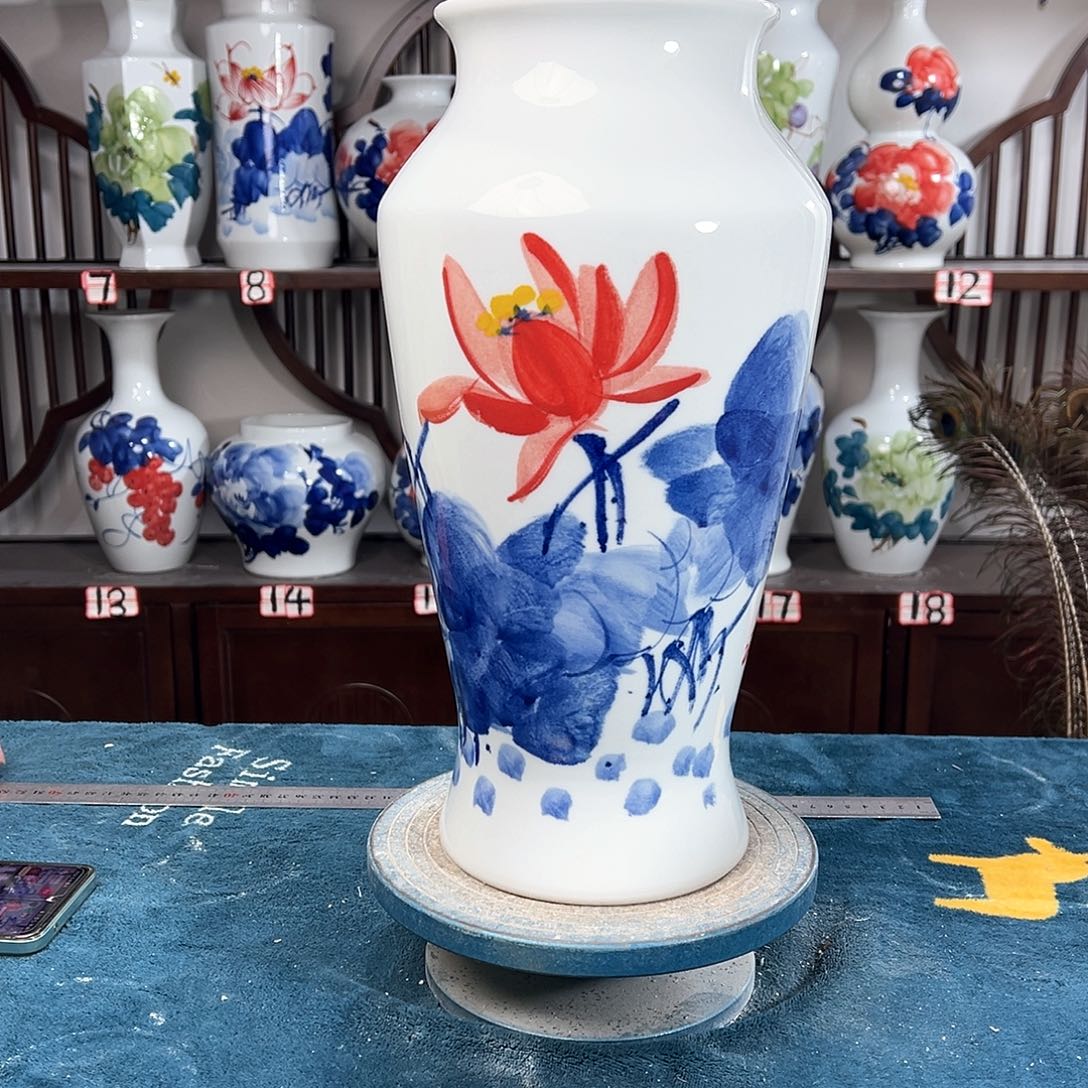 摆件景德镇陶瓷大鱼红荷