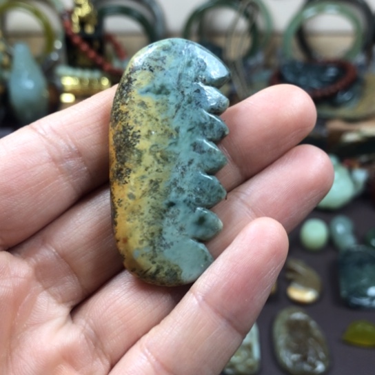岫岩河磨玉（透闪石质玉）颈饰未镶嵌