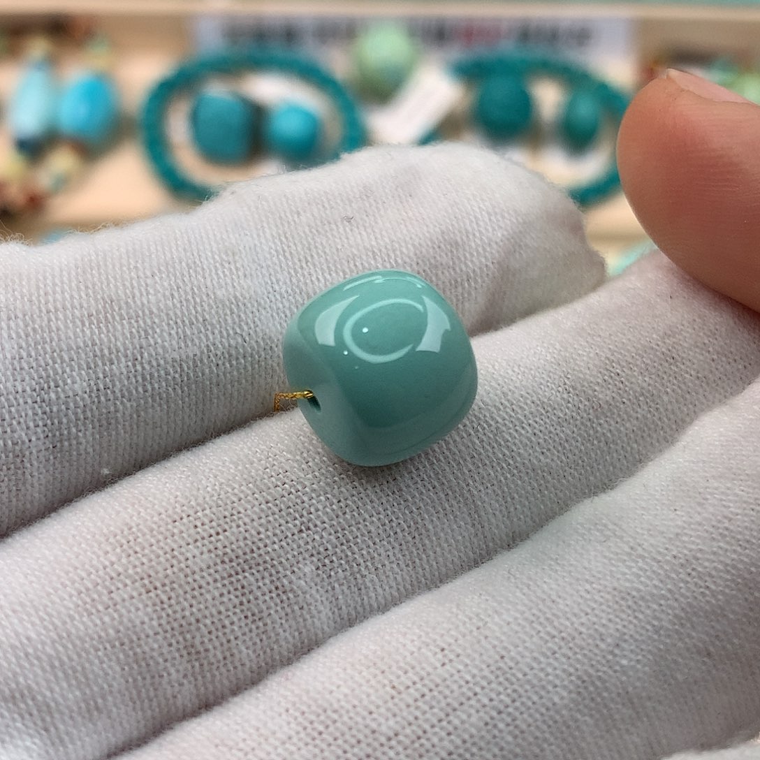 绿松石未镶嵌配饰皮**厚