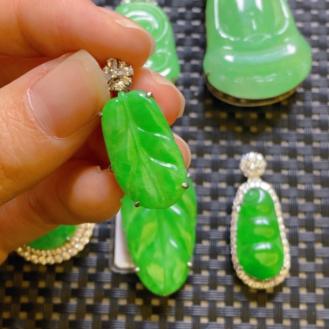 翡翠颈饰银S925镶嵌吊坠