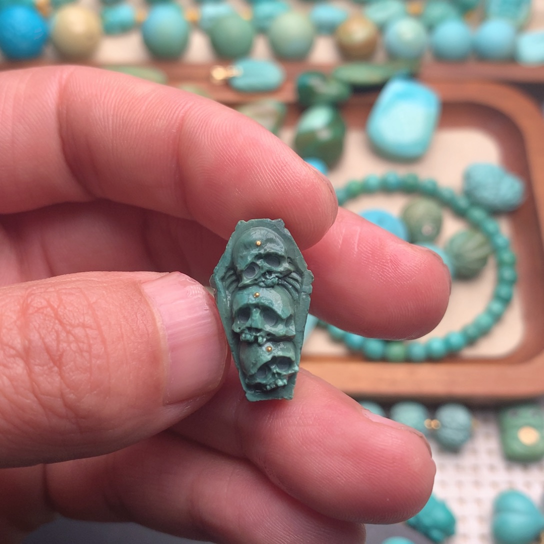 一***晶绿松石未镶嵌颈饰