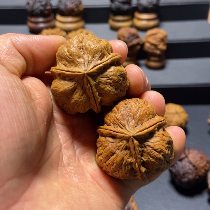 文玩核桃把件B七星岩三棱41mm