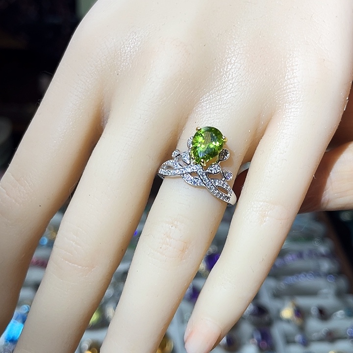 橄榄石戒指银S925镶嵌戴妃款