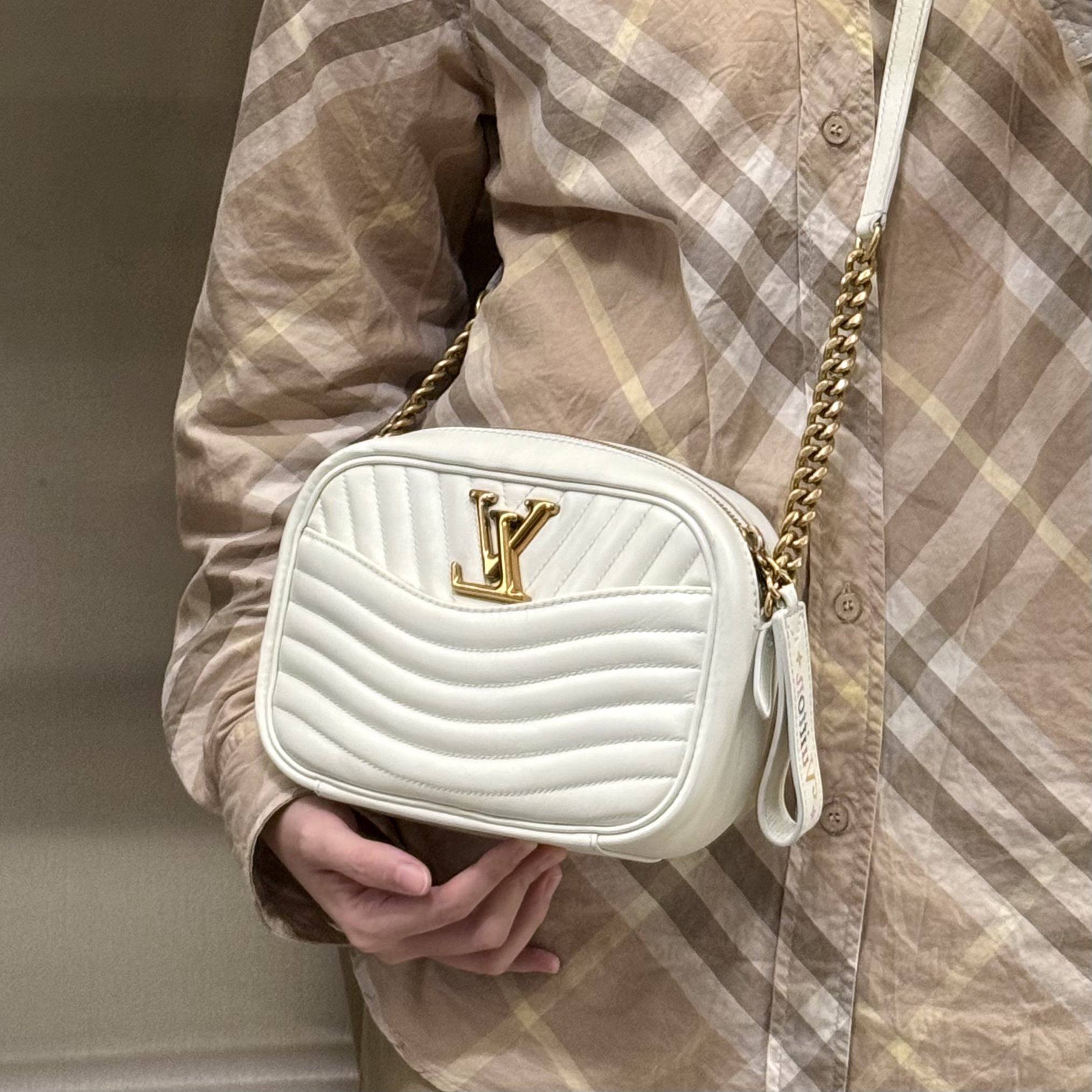 95新 LouisVuitton/路易威登 lv白金波浪v纹斜挎相机包