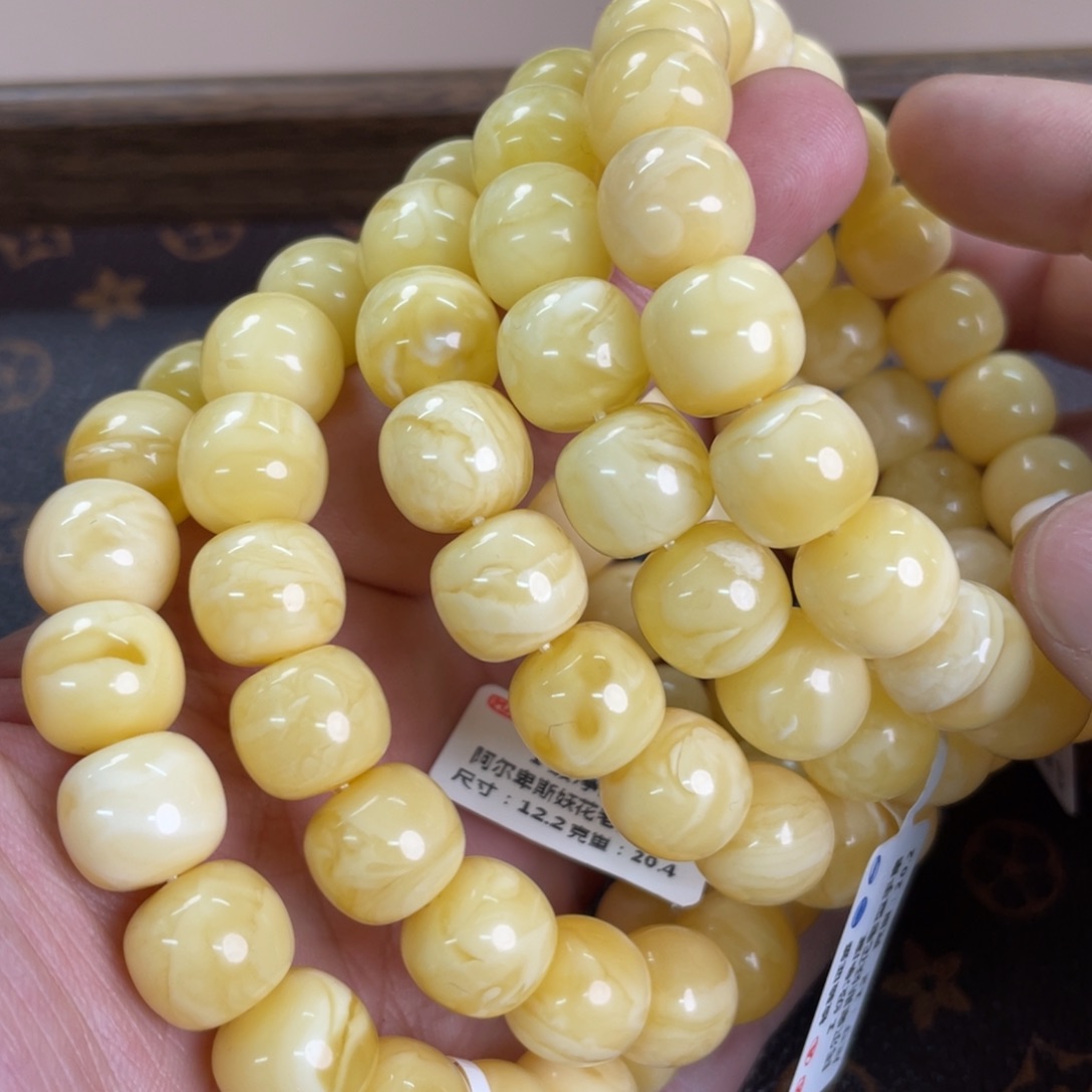 蜜蜡裸石未镶嵌136多样性发其一