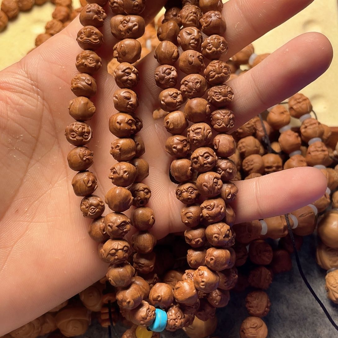 龙纹桃核雕刻108罗汉脖挂 