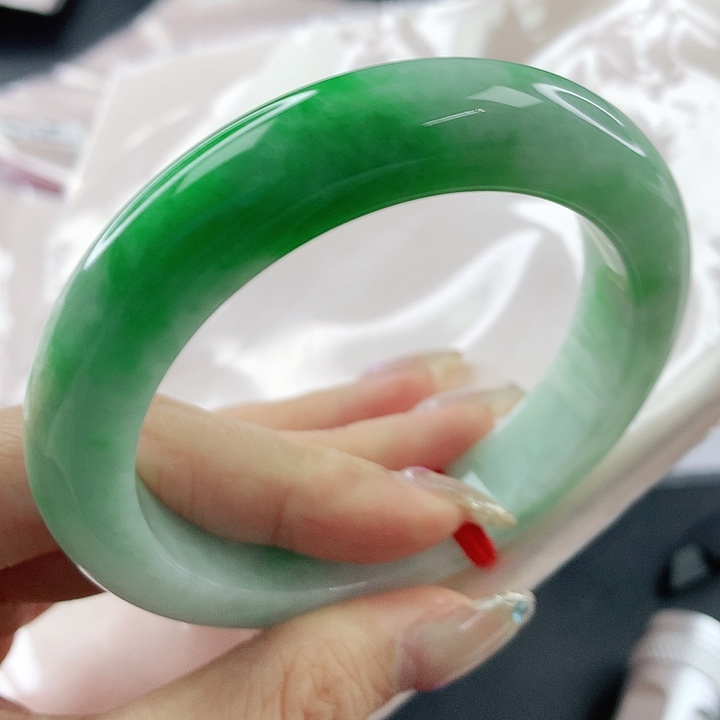 未镶嵌手镯翡翠，157