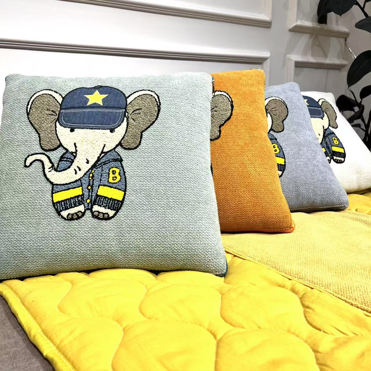 【小象警察--黄】115*150休闲娱乐沙发追剧靠枕午休盖毯车载毯
