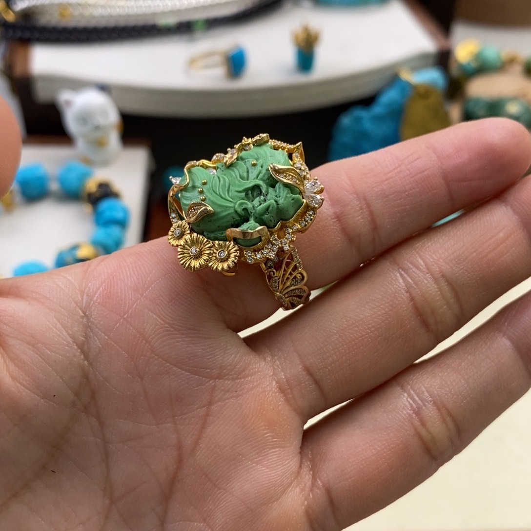 绿松石18K金镶嵌钻戒