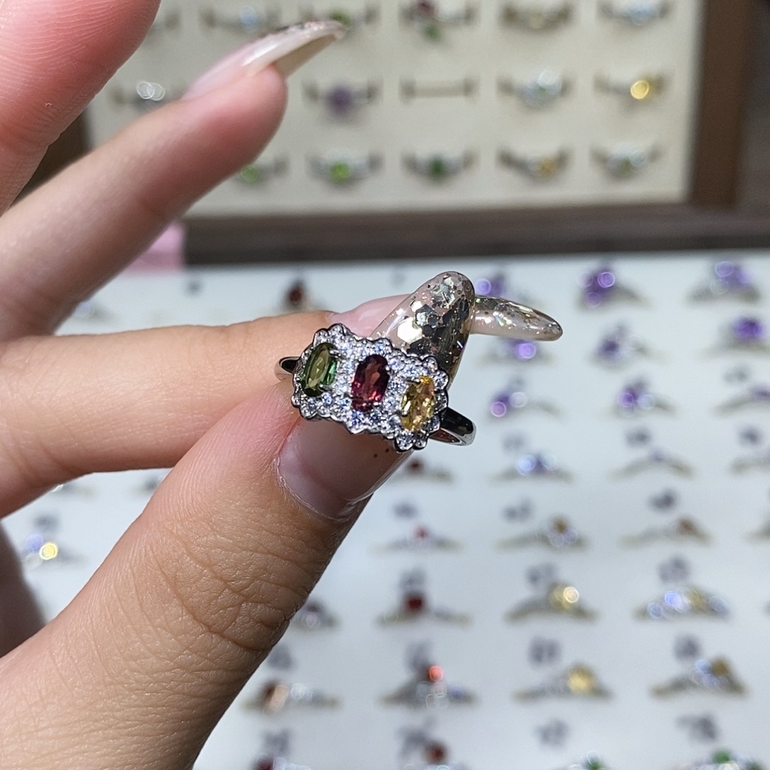 阿***鬼银S925镶嵌水晶戒指