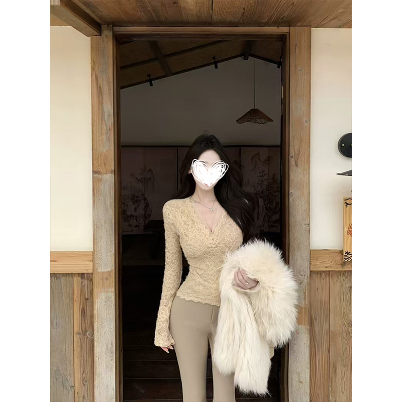 Moses Queen/魔西女王V领纯欲纯色气质款设计感蕾丝衫复古显瘦