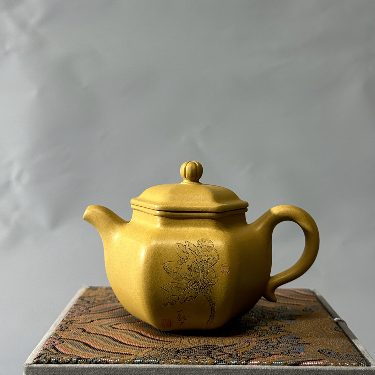 客订（私人订制款）黄龙山黄金段六方莲子紫砂壶