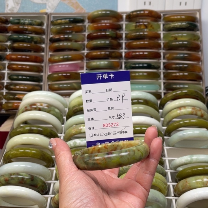 用***乐蛇纹石玉未镶嵌手镯