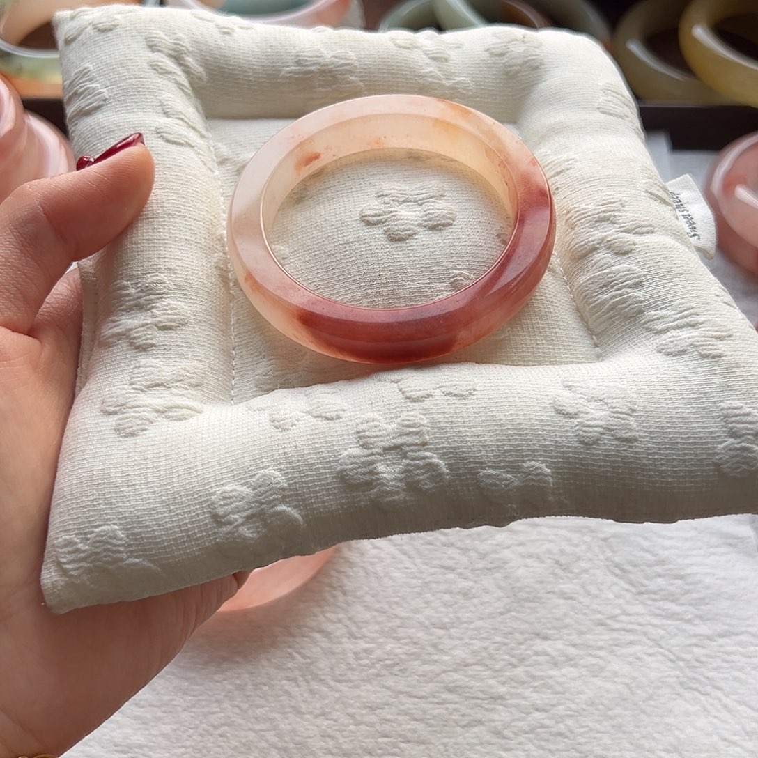 阿***呀石英质玉未镶嵌手镯