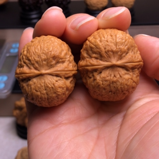 文玩核桃把件蚂蚁纹元宝18