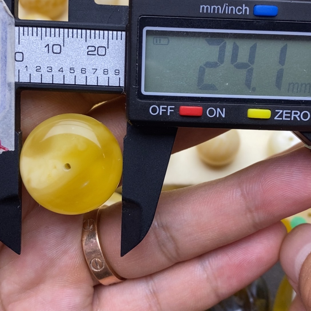 未镶嵌蜜蜡裸石24.1x13.2墩子微瑕