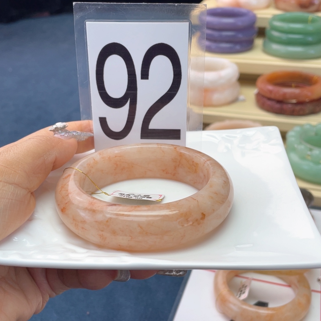 石英岩玉未镶嵌手镯