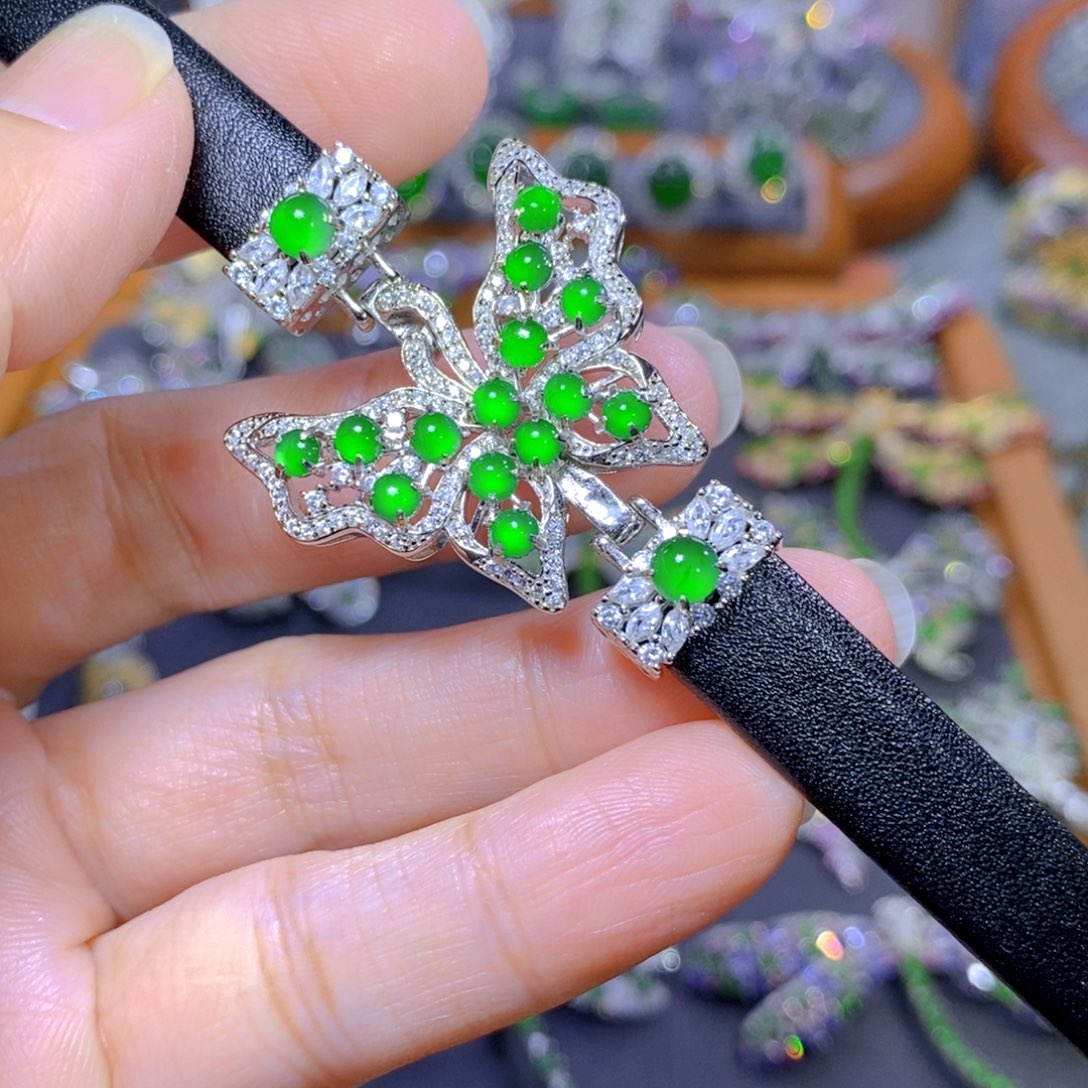 翡翠颈饰银S925镶嵌天然翡翠