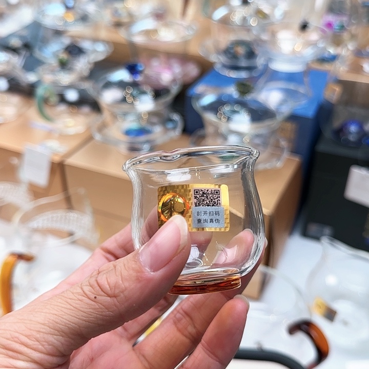 禾器琥珀色华蕊杯