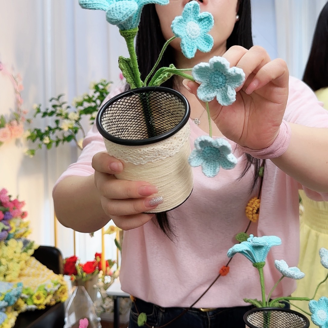 莱赛尔纤维棉手工钩织笔筒