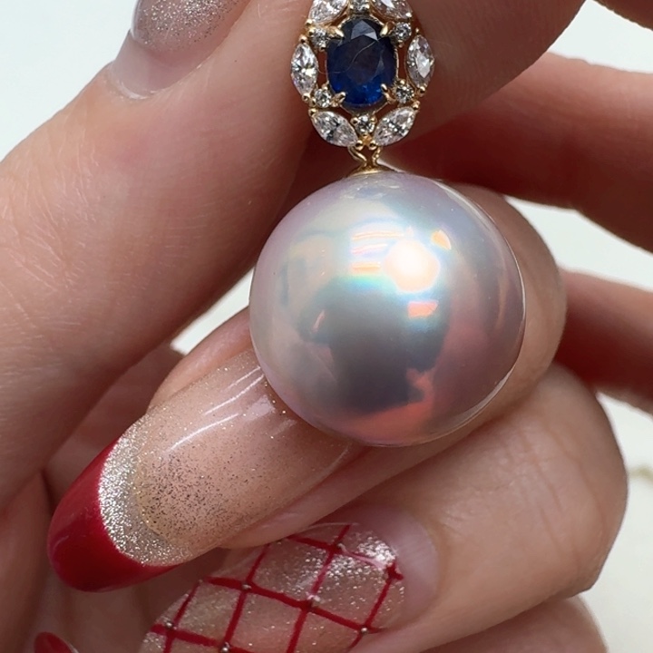 拼合珍珠（马贝珠）颈饰18K金镶嵌