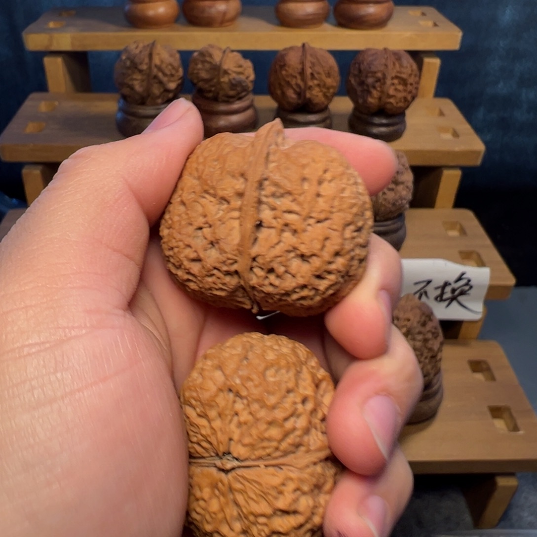 文玩核桃吊坠玫瑰红石铫44mm