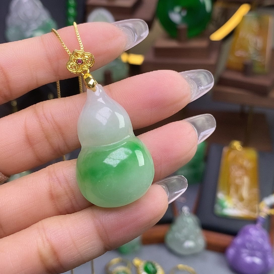 吊坠(赠链)未镶嵌翡翠