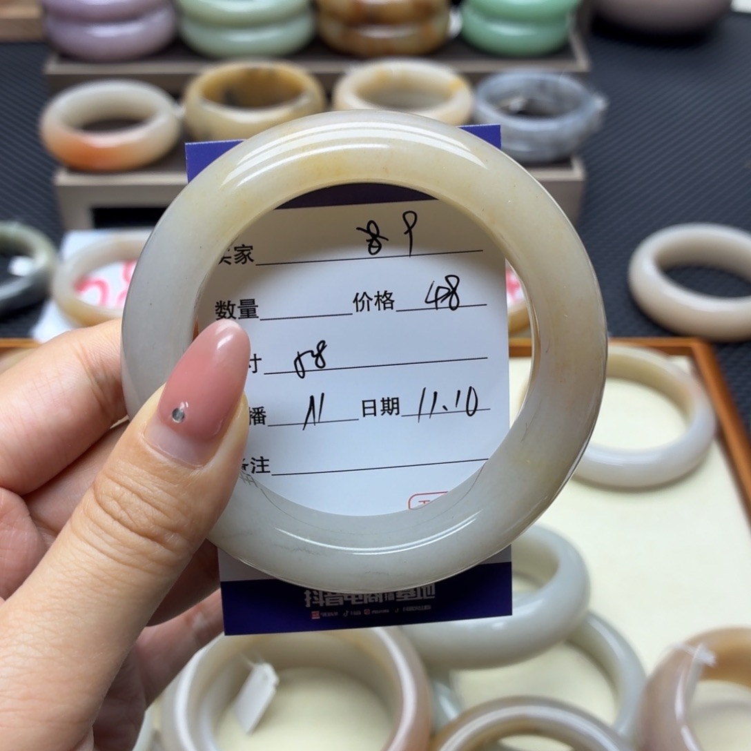 石英质玉未镶嵌手镯