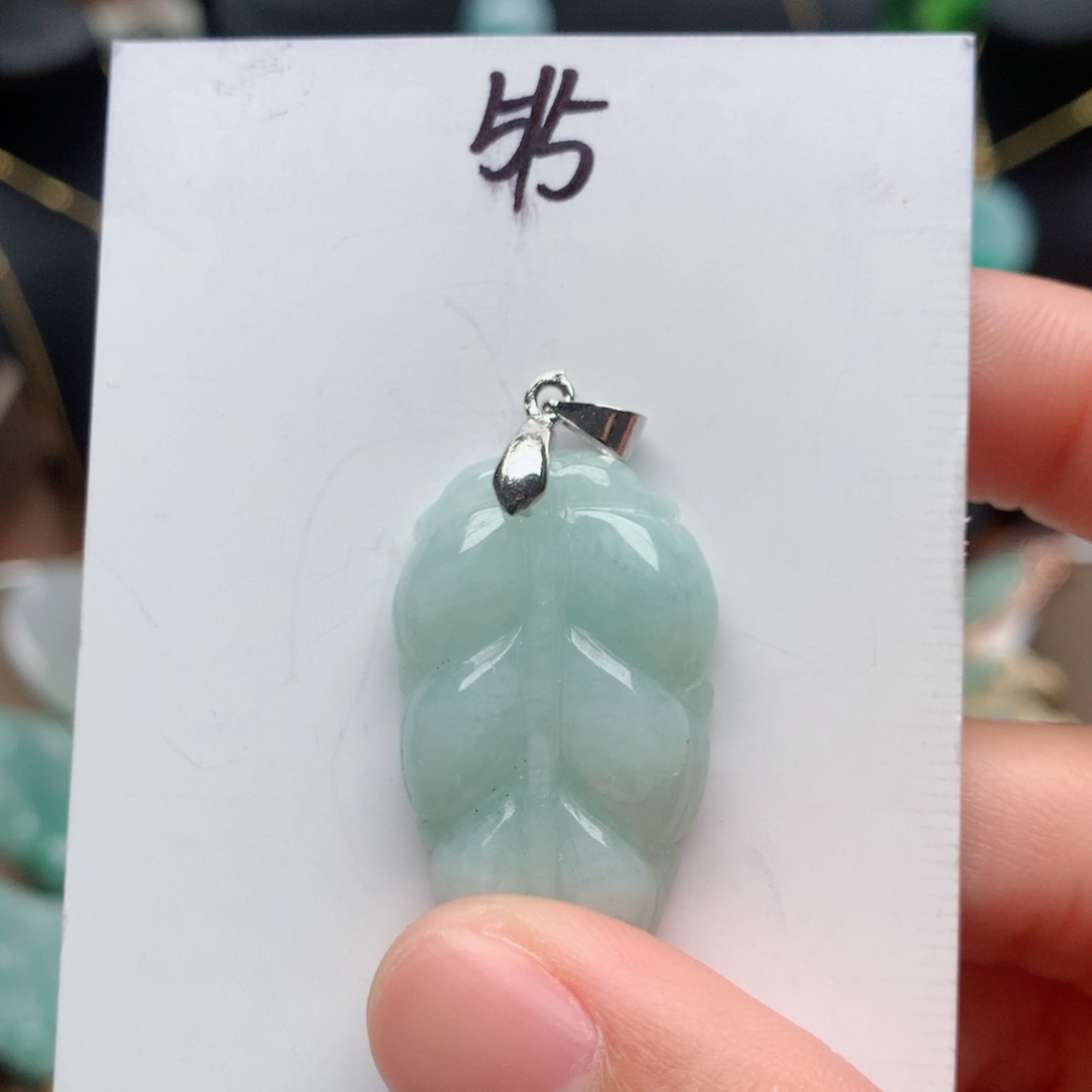 翡翠颈饰合金吊坠