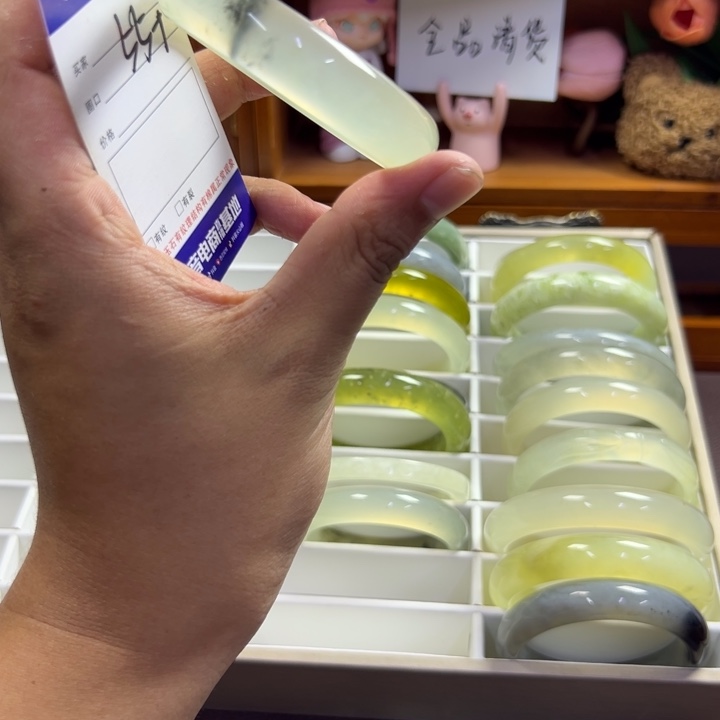 蛇纹石玉未镶嵌手镯405