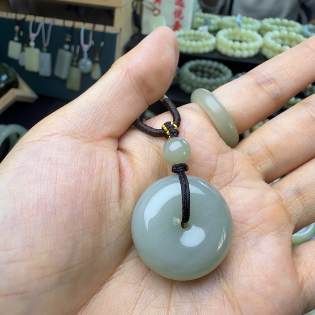 橘***皮和田玉（青白玉）未镶嵌颈饰