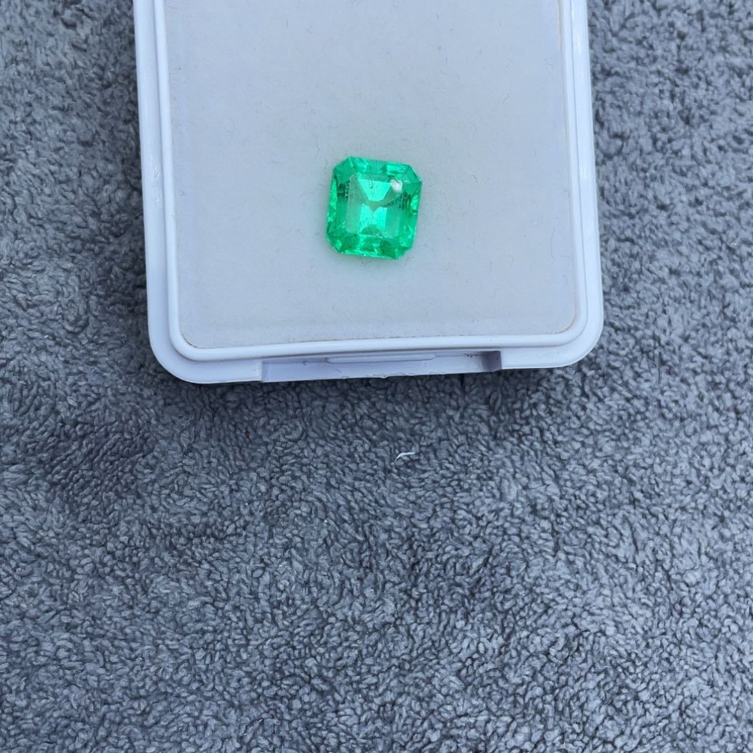 张***育祖母绿裸石2.58Ct吉尔德